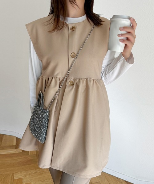 Doux Belle（ドゥーベル）の「ペプラムトップス（ベスト・レディース・ブラック/ネイビー/ベージュ・MEDIUM）」の2枚目の写真