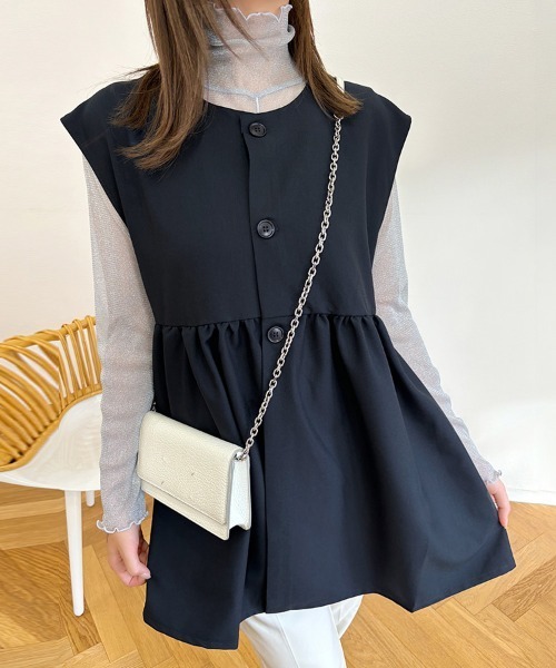 Doux Belle（ドゥーベル）の「ペプラムトップス（ベスト・レディース・ブラック/ネイビー/ベージュ・MEDIUM）」の4枚目の写真