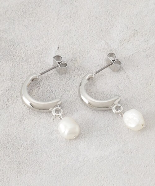 OPAQUE.CLIP（オペークドットクリップ）の「淡水パールピアス（ピアス（両耳用）・レディース・ゴールド/シルバー・00）」の2枚目の写真