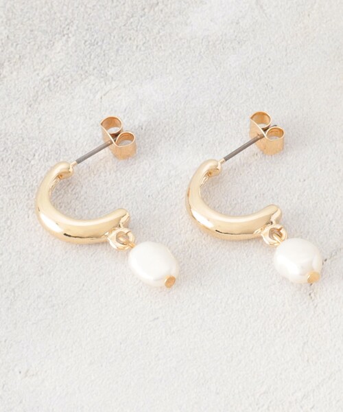OPAQUE.CLIP（オペークドットクリップ）の「淡水パールピアス（ピアス（両耳用）・レディース・ゴールド/シルバー・00）」の3枚目の写真