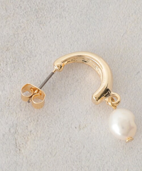 OPAQUE.CLIP（オペークドットクリップ）の「淡水パールピアス（ピアス（両耳用）・レディース・ゴールド/シルバー・00）」の5枚目の写真
