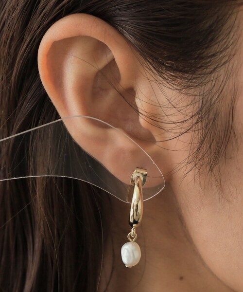 OPAQUE.CLIP（オペークドットクリップ）の「淡水パールピアス（ピアス（両耳用）・レディース・ゴールド/シルバー・00）」の6枚目の写真