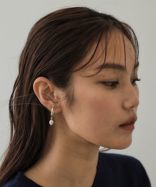 OPAQUE.CLIP（オペークドットクリップ）の「淡水パールピアス（ピアス（両耳用）・レディース・ゴールド/シルバー・00）」の7枚目の写真