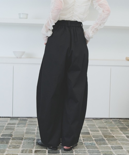 AIC.（エーアイシー）の「【再入荷】カーブシルエットタックパンツ（その他パンツ・レディース・ブラック/アイボリー/ダークカーキ・FREE）」の5枚目の写真