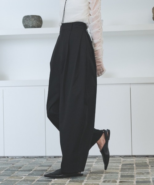 AIC.（エーアイシー）の「【再入荷】カーブシルエットタックパンツ（その他パンツ・レディース・ブラック/アイボリー/ダークカーキ・FREE）」の6枚目の写真