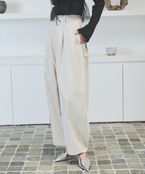 AIC.（エーアイシー）の「【再入荷】カーブシルエットタックパンツ（その他パンツ・レディース・ブラック/アイボリー/ダークカーキ・FREE）」の17枚目の写真