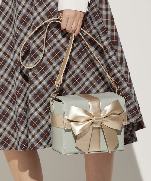 F i.n.t（フィント）の「多重リボンプレゼントボックスバッグ（ショルダーバッグ・レディース・レッド/ライトピンク/ミント・FREE）」の2枚目の写真