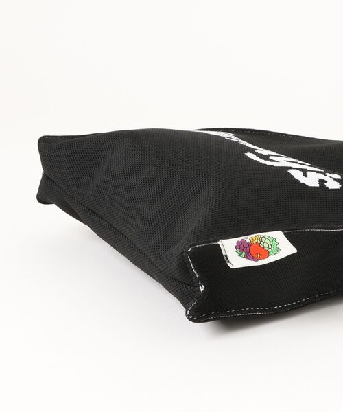 FRUIT OF THE LOOM（フルーツオブザルーム）の「【FRUIT OF THE LOOM】WENDY’S MINI SHOULDER BAG/ウェンディーズ コラボ/ショルダーバッグ（ショルダーバッグ・レディース・ブラック/レッド・FREE）」の4枚目の写真