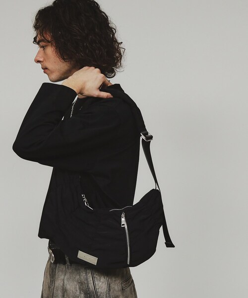 tk.TAKEO KIKUCHI（ティーケータケオキクチ）の「◆【パフィーシリーズ】ロータスショルダー（ショルダーバッグ・メンズ・ブラック系/ブラック/ライム/ブルー・00）」の7枚目の写真