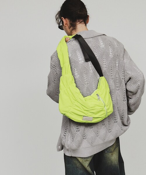 tk.TAKEO KIKUCHI（ティーケータケオキクチ）の「◆【パフィーシリーズ】ロータスショルダー（ショルダーバッグ・メンズ・ブラック系/ブラック/ライム/ブルー・00）」の9枚目の写真