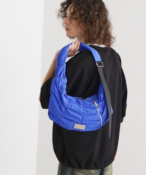 tk.TAKEO KIKUCHI（ティーケータケオキクチ）の「◆【パフィーシリーズ】ロータスショルダー（ショルダーバッグ・メンズ・ブラック系/ブラック/ライム/ブルー・00）」の11枚目の写真