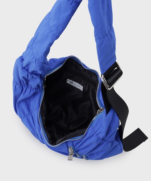 tk.TAKEO KIKUCHI（ティーケータケオキクチ）の「◆【パフィーシリーズ】ロータスショルダー（ショルダーバッグ・メンズ・ブラック系/ブラック/ライム/ブルー・00）」の22枚目の写真