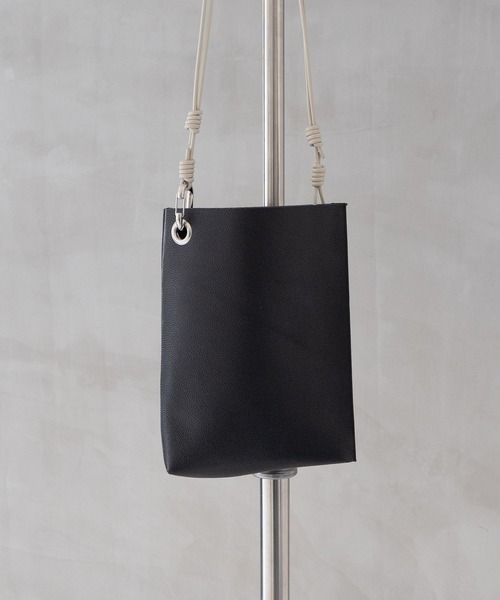Senti(センティ)の「【 SENTI 】SHRINK LEATHER SHOULDER BAG シュリンクレザーショルダーバッグ(ショルダーバッグ・メンズ・ブラック/ブラック系その他・FREE)」の7枚目の写真