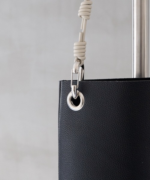 Senti(センティ)の「【 SENTI 】SHRINK LEATHER SHOULDER BAG シュリンクレザーショルダーバッグ(ショルダーバッグ・メンズ・ブラック/ブラック系その他・FREE)」の8枚目の写真