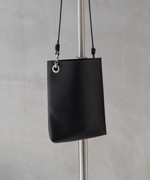Senti(センティ)の「【 SENTI 】SHRINK LEATHER SHOULDER BAG シュリンクレザーショルダーバッグ(ショルダーバッグ・メンズ・ブラック/ブラック系その他・FREE)」の12枚目の写真