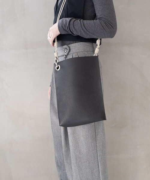 Senti(センティ)の「【 SENTI 】SHRINK LEATHER SHOULDER BAG シュリンクレザーショルダーバッグ(ショルダーバッグ・メンズ・ブラック/ブラック系その他・FREE)」の19枚目の写真