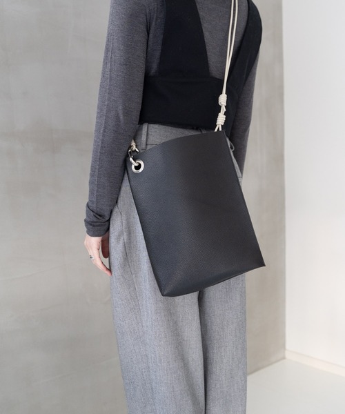 Senti(センティ)の「【 SENTI 】SHRINK LEATHER SHOULDER BAG シュリンクレザーショルダーバッグ(ショルダーバッグ・メンズ・ブラック/ブラック系その他・FREE)」の20枚目の写真