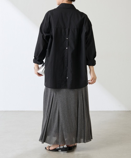 COLLAGE GALLARDAGALANTE(コラージュガリャルダガランテ)の「Q.anos/バックボタンデニムシアーシャツ/新色追加(シャツ/ブラウス・レディース・ライトブルー/インディゴブルー/チャコールグレー/ブラック・FREE)」の11枚目の写真