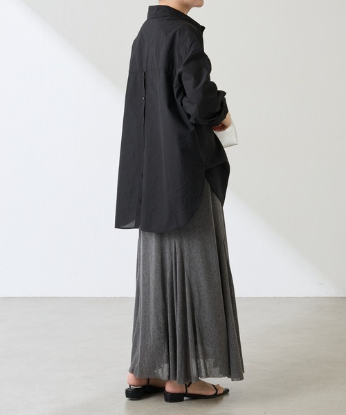 COLLAGE GALLARDAGALANTE(コラージュガリャルダガランテ)の「Q.anos/バックボタンデニムシアーシャツ/新色追加(シャツ/ブラウス・レディース・ライトブルー/インディゴブルー/チャコールグレー/ブラック・FREE)」の12枚目の写真