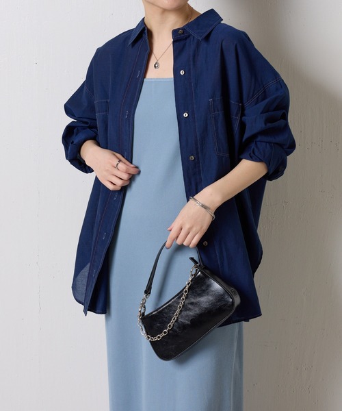 COLLAGE GALLARDAGALANTE(コラージュガリャルダガランテ)の「Q.anos/バックボタンデニムシアーシャツ/新色追加(シャツ/ブラウス・レディース・ライトブルー/インディゴブルー/チャコールグレー/ブラック・FREE)」の16枚目の写真