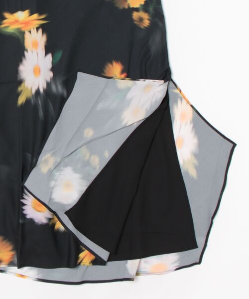 Desigual(デシグアル)の「ブラーフラワープリント ロングスカート(スカート・レディース・ブラック・XS/S/M/L/XL)」の3枚目の写真