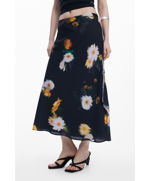Desigual(デシグアル)の「ブラーフラワープリント ロングスカート(スカート・レディース・ブラック・XS/S/M/L/XL)」の5枚目の写真
