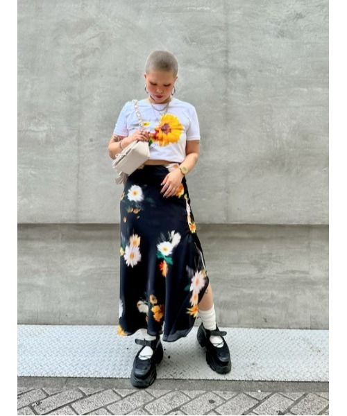 Desigual(デシグアル)の「ブラーフラワープリント ロングスカート(スカート・レディース・ブラック・XS/S/M/L/XL)」の8枚目の写真