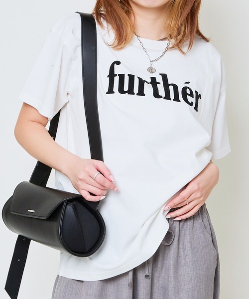 GORGE(ゴージ)の「《立体ロゴ×映えシンプル》レディース フロッキープリント Tシャツ カジュアル 着回し 春夏秋(Tシャツ/カットソー・レディース・オフホワイト/モカ/チャコール・F)」の2枚目の写真