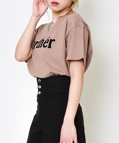 GORGE(ゴージ)の「《立体ロゴ×映えシンプル》レディース フロッキープリント Tシャツ カジュアル 着回し 春夏秋(Tシャツ/カットソー・レディース・オフホワイト/モカ/チャコール・F)」の14枚目の写真