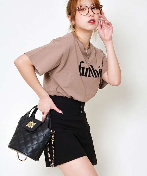 GORGE(ゴージ)の「《立体ロゴ×映えシンプル》レディース フロッキープリント Tシャツ カジュアル 着回し 春夏秋(Tシャツ/カットソー・レディース・オフホワイト/モカ/チャコール・F)」の11枚目の写真