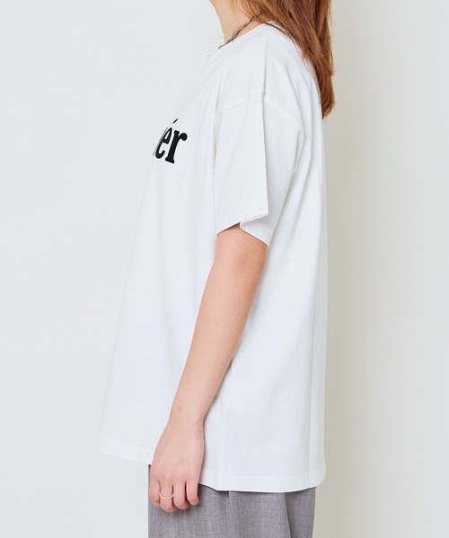 GORGE(ゴージ)の「《立体ロゴ×映えシンプル》レディース フロッキープリント Tシャツ カジュアル 着回し 春夏秋(Tシャツ/カットソー・レディース・オフホワイト/モカ/チャコール・F)」の9枚目の写真