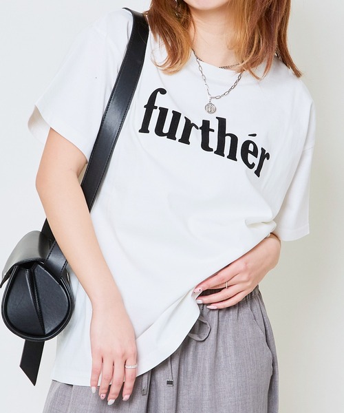 GORGE(ゴージ)の「《立体ロゴ×映えシンプル》レディース フロッキープリント Tシャツ カジュアル 着回し 春夏秋(Tシャツ/カットソー・レディース・オフホワイト/モカ/チャコール・F)」の5枚目の写真