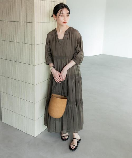 URBAN RESEARCH（アーバンリサーチ）の「コットンボイルティアードワンピース（ワンピース・レディース・カーキ/ブラック・FREE）」の19枚目の写真