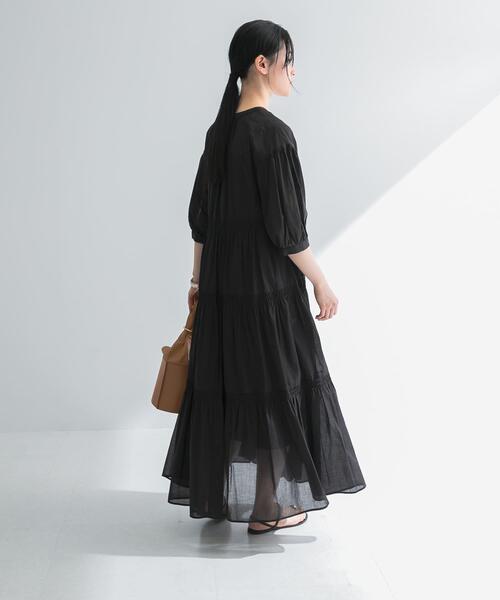 URBAN RESEARCH（アーバンリサーチ）の「コットンボイルティアードワンピース（ワンピース・レディース・カーキ/ブラック・FREE）」の3枚目の写真