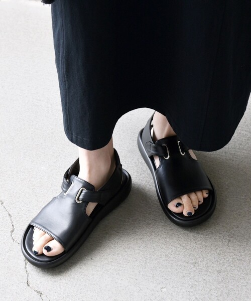 SHIPS any（シップス エニィ）の「【SHIPS any別注】eblouna: ベルクロ アッパー カバー サンダル（サンダル・レディース・ブラック/ベージュ・38/36/37）」の4枚目の写真