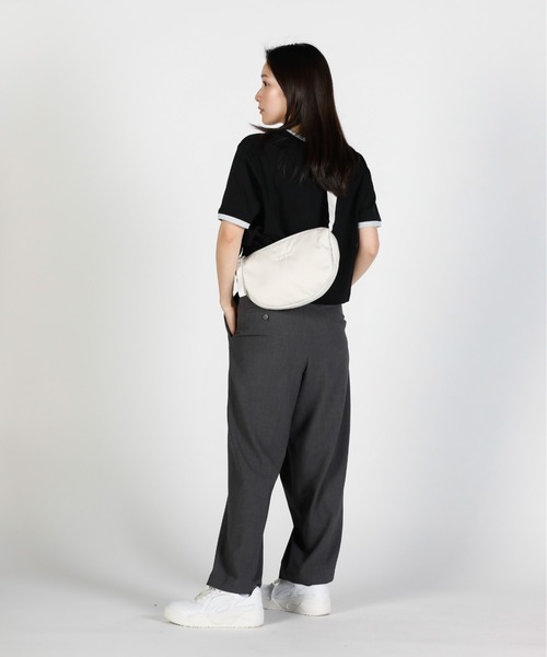 UNDER ARMOUR（アンダーアーマー）の「UAスタジオ ルナ ショルダーバッグ（ライフスタイル/レディース）（ボディバッグ/ウエストポーチ・レディース・ベージュ・ONESIZE）」の7枚目の写真