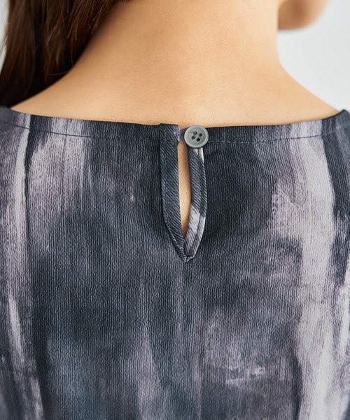 STYLE DELI(スタイルデリ)の「重ね着キャミセット水彩ストライプ柄ブラウス(シャツ/ブラウス・レディース・パープル系/ブラック系・FREE)」の9枚目の写真