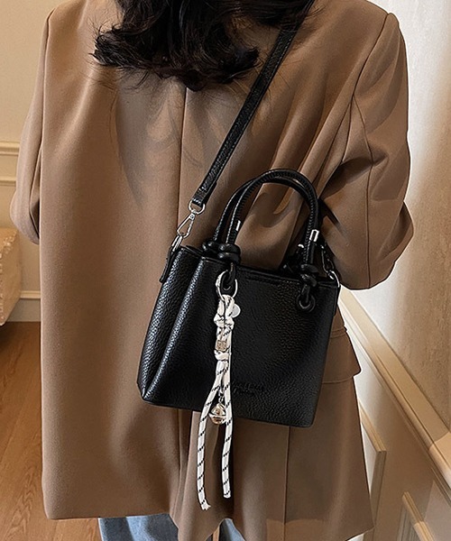 c.u.l(シーユーエル)の「かぎチャーム付き スクエア― ショルダーバッグ cula1183(ショルダーバッグ・レディース・ベージュ/ピンク/アイボリー/ブラック・FREE)」の5枚目の写真