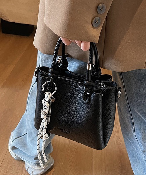 c.u.l(シーユーエル)の「かぎチャーム付き スクエア― ショルダーバッグ cula1183(ショルダーバッグ・レディース・ベージュ/ピンク/アイボリー/ブラック・FREE)」の6枚目の写真