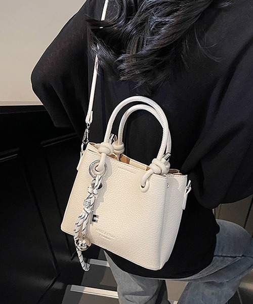 c.u.l(シーユーエル)の「かぎチャーム付き スクエア― ショルダーバッグ cula1183(ショルダーバッグ・レディース・ベージュ/ピンク/アイボリー/ブラック・FREE)」の12枚目の写真