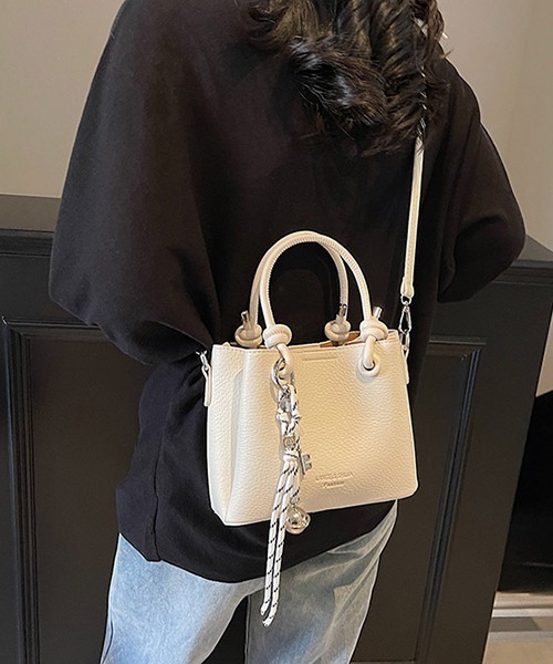 c.u.l(シーユーエル)の「かぎチャーム付き スクエア― ショルダーバッグ cula1183(ショルダーバッグ・レディース・ベージュ/ピンク/アイボリー/ブラック・FREE)」の14枚目の写真