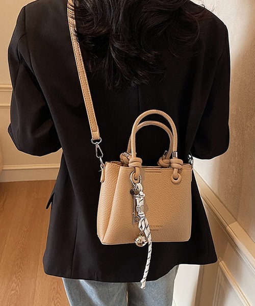 c.u.l(シーユーエル)の「かぎチャーム付き スクエア― ショルダーバッグ cula1183(ショルダーバッグ・レディース・ベージュ/ピンク/アイボリー/ブラック・FREE)」の20枚目の写真