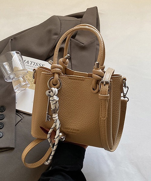 c.u.l(シーユーエル)の「かぎチャーム付き スクエア― ショルダーバッグ cula1183(ショルダーバッグ・レディース・ベージュ/ピンク/アイボリー/ブラック・FREE)」の22枚目の写真