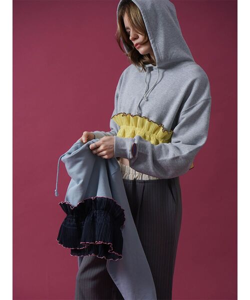 :ETHROF(イーサオブ)の「PLEATS FRILL SHORT PARKA(スウェット・レディース・ブラック/杢グレー/ブルー系その他・MEDIUM)」の21枚目の写真