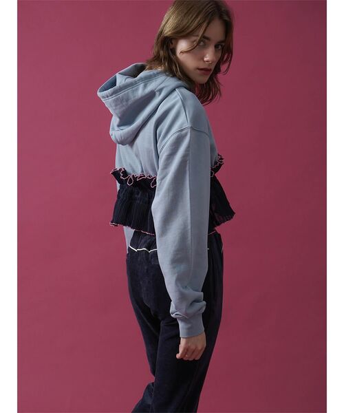:ETHROF(イーサオブ)の「PLEATS FRILL SHORT PARKA(スウェット・レディース・ブラック/杢グレー/ブルー系その他・MEDIUM)」の10枚目の写真