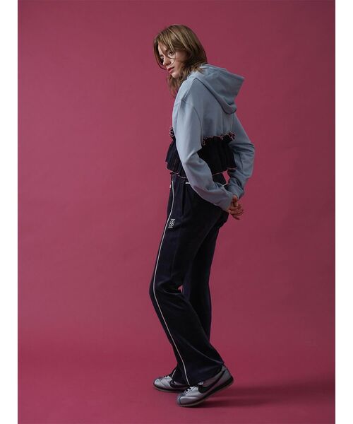 :ETHROF(イーサオブ)の「PLEATS FRILL SHORT PARKA(スウェット・レディース・ブラック/杢グレー/ブルー系その他・MEDIUM)」の11枚目の写真