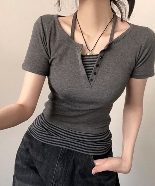 VIVID LADY（ビビッドレディー）の「ホルターネック レイヤード風 半袖Tシャツ（Tシャツ/カットソー・レディース・ブラック/チャコールグレー・FREE）」の8枚目の写真