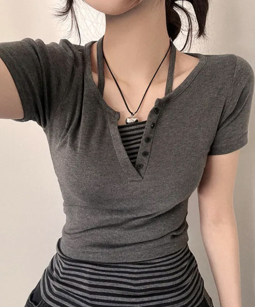 VIVID LADY（ビビッドレディー）の「ホルターネック レイヤード風 半袖Tシャツ（Tシャツ/カットソー・レディース・ブラック/チャコールグレー・FREE）」の7枚目の写真