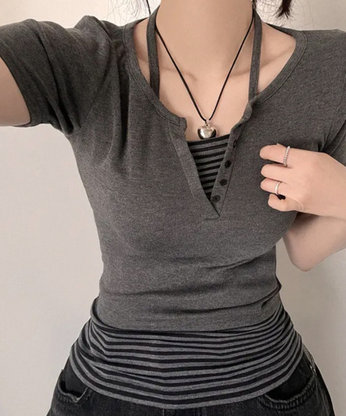 VIVID LADY（ビビッドレディー）の「ホルターネック レイヤード風 半袖Tシャツ（Tシャツ/カットソー・レディース・ブラック/チャコールグレー・FREE）」の18枚目の写真