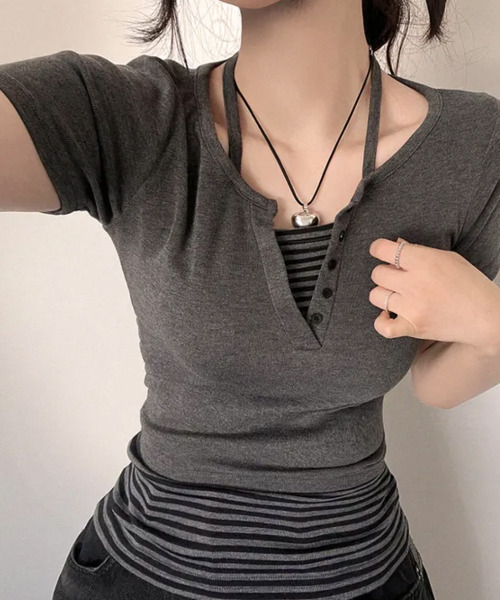 VIVID LADY（ビビッドレディー）の「ホルターネック レイヤード風 半袖Tシャツ（Tシャツ/カットソー・レディース・ブラック/チャコールグレー・FREE）」の19枚目の写真